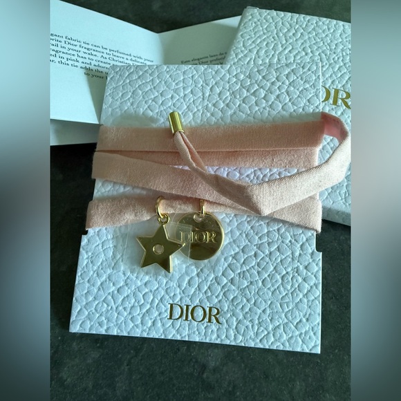 DIOR 2 Charm Ribbon Diffuser - Picture 2 of 5